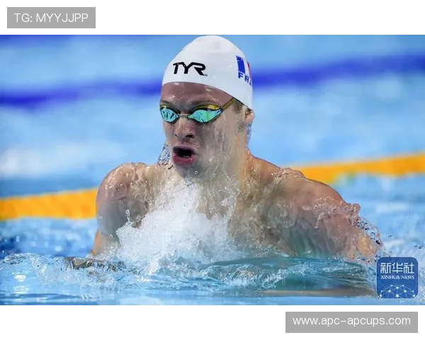 17岁中国游泳天才400米混合泳爆发性表现力压对手刷新纪录