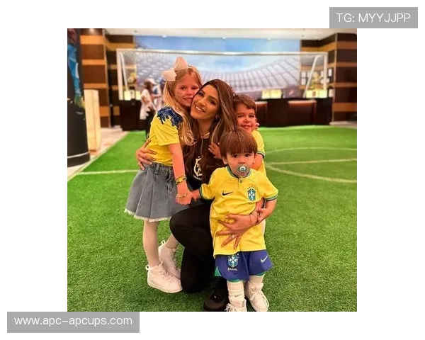 妻子谈阿尔维斯被判无罪时流泪表示幸福 希望孩子健康成长为中心