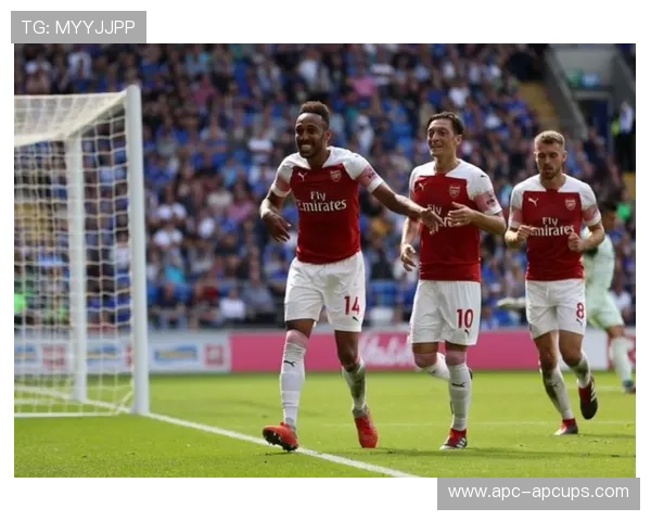 英超庆祝动作引爆全场队友围绕祝贺场面激烈瞬间