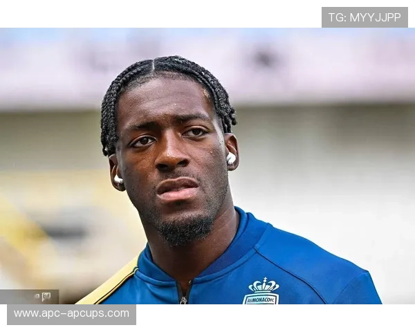 切尔西官方宣布签下斯特拉斯堡中卫马马杜萨尔合同至2033年